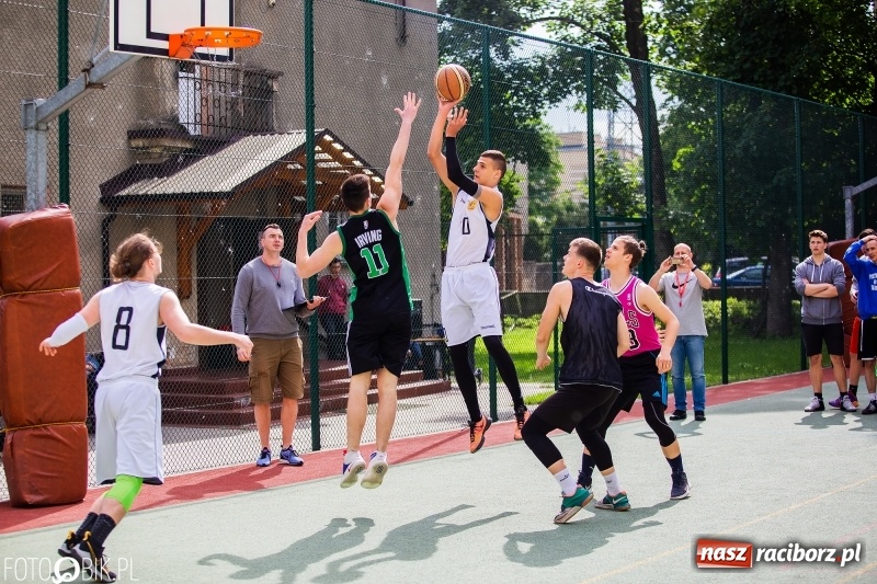 Zdjęcie w galerii na portalu naszraciborz.pl: W Ekonomiku rywalizowali w rozgrywkach streetballa wiadomości z regionu