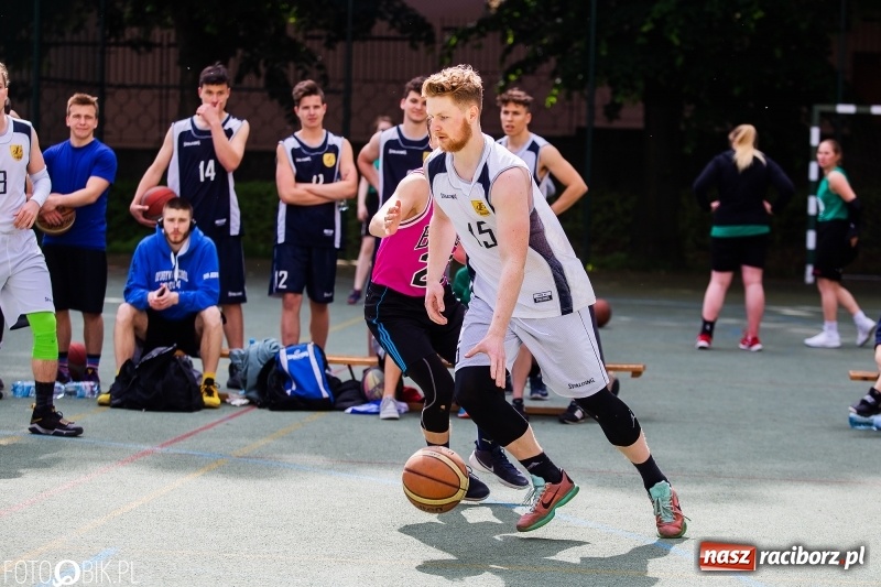 Zdjęcie w galerii na portalu naszraciborz.pl: W Ekonomiku rywalizowali w rozgrywkach streetballa wiadomości z regionu