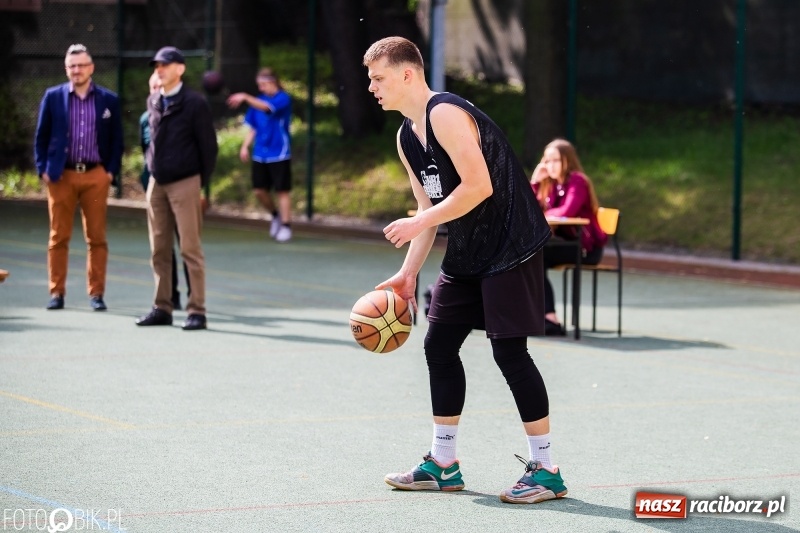 Zdjęcie w galerii na portalu naszraciborz.pl: W Ekonomiku rywalizowali w rozgrywkach streetballa wiadomości z regionu