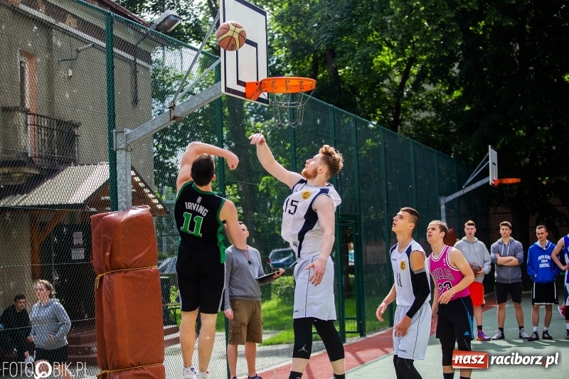 Zdjęcie w galerii na portalu naszraciborz.pl: W Ekonomiku rywalizowali w rozgrywkach streetballa wiadomości z regionu