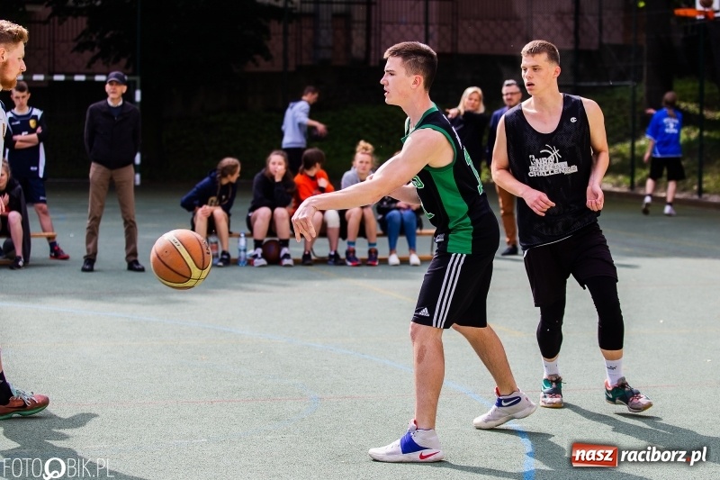 Zdjęcie w galerii na portalu naszraciborz.pl: W Ekonomiku rywalizowali w rozgrywkach streetballa wiadomości z regionu