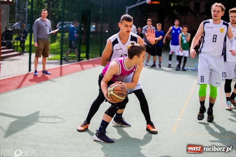 Zdjęcie w galerii na portalu naszraciborz.pl: W Ekonomiku rywalizowali w rozgrywkach streetballa wiadomości z regionu