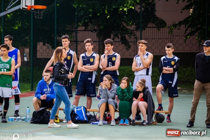 Zdjęcie w galerii na portalu naszraciborz.pl: W Ekonomiku rywalizowali w rozgrywkach streetballa wiadomości z regionu
