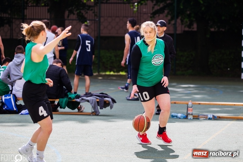 Zdjęcie w galerii na portalu naszraciborz.pl: W Ekonomiku rywalizowali w rozgrywkach streetballa wiadomości z regionu