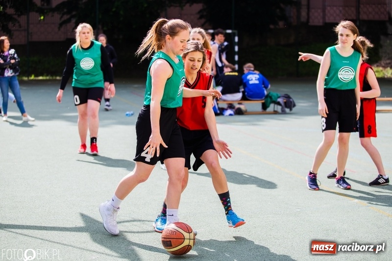 Zdjęcie w galerii na portalu naszraciborz.pl: W Ekonomiku rywalizowali w rozgrywkach streetballa wiadomości z regionu