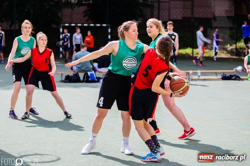 Zdjęcie w galerii na portalu naszraciborz.pl: W Ekonomiku rywalizowali w rozgrywkach streetballa wiadomości z regionu