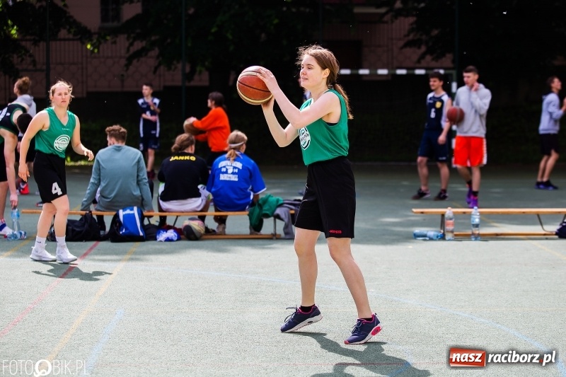 Zdjęcie w galerii na portalu naszraciborz.pl: W Ekonomiku rywalizowali w rozgrywkach streetballa wiadomości z regionu