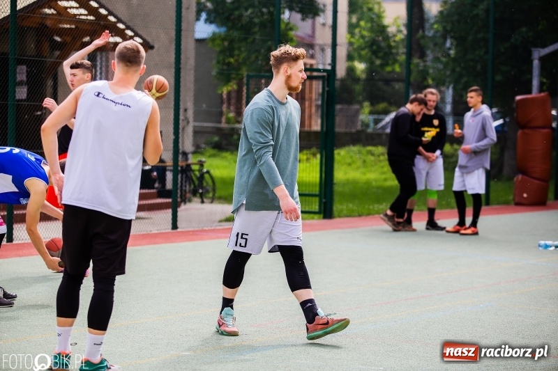 Zdjęcie w galerii na portalu naszraciborz.pl: W Ekonomiku rywalizowali w rozgrywkach streetballa wiadomości z regionu