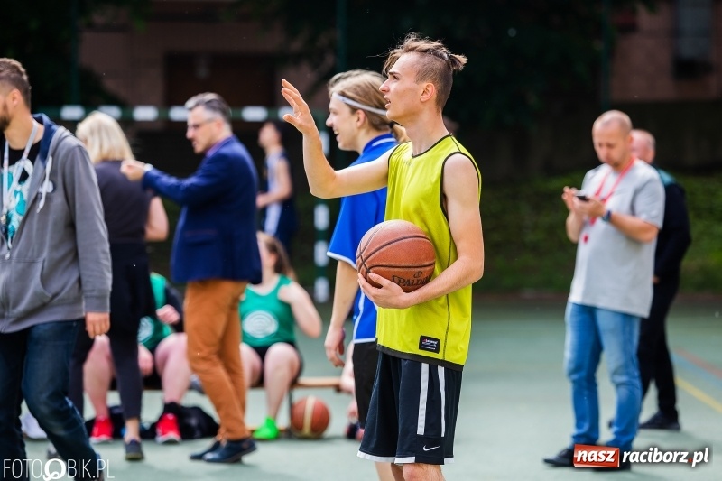 Zdjęcie w galerii na portalu naszraciborz.pl: W Ekonomiku rywalizowali w rozgrywkach streetballa wiadomości z regionu