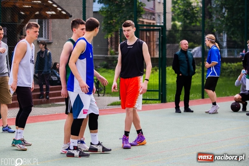 Zdjęcie w galerii na portalu naszraciborz.pl: W Ekonomiku rywalizowali w rozgrywkach streetballa wiadomości z regionu