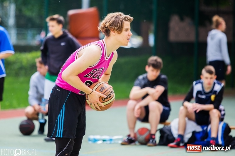 Zdjęcie w galerii na portalu naszraciborz.pl: W Ekonomiku rywalizowali w rozgrywkach streetballa wiadomości z regionu