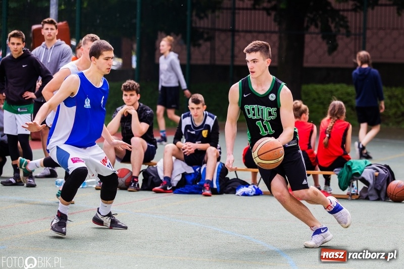 Zdjęcie w galerii na portalu naszraciborz.pl: W Ekonomiku rywalizowali w rozgrywkach streetballa wiadomości z regionu