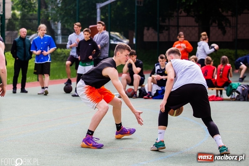 Zdjęcie w galerii na portalu naszraciborz.pl: W Ekonomiku rywalizowali w rozgrywkach streetballa wiadomości z regionu