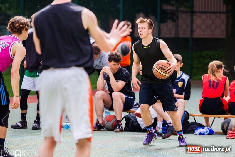 Zdjęcie w galerii na portalu naszraciborz.pl: W Ekonomiku rywalizowali w rozgrywkach streetballa wiadomości z regionu