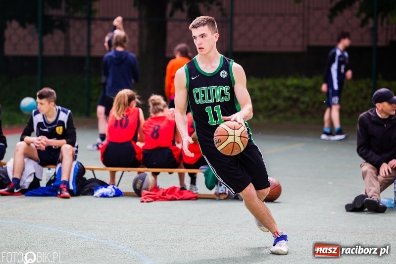 Zdjęcie w galerii na portalu naszraciborz.pl: W Ekonomiku rywalizowali w rozgrywkach streetballa wiadomości z regionu