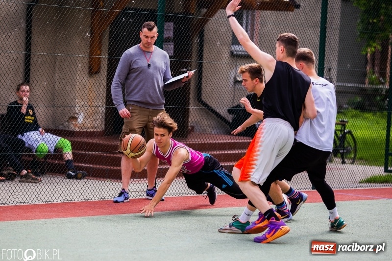 Zdjęcie w galerii na portalu naszraciborz.pl: W Ekonomiku rywalizowali w rozgrywkach streetballa wiadomości z regionu