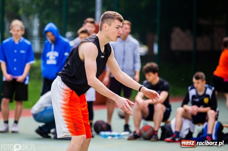 Zdjęcie w galerii na portalu naszraciborz.pl: W Ekonomiku rywalizowali w rozgrywkach streetballa wiadomości z regionu