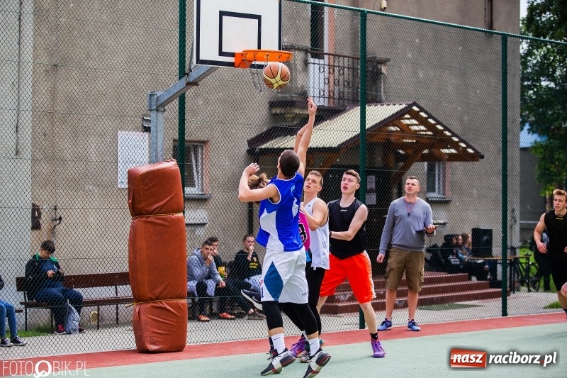 Zdjęcie w galerii na portalu naszraciborz.pl: W Ekonomiku rywalizowali w rozgrywkach streetballa wiadomości z regionu