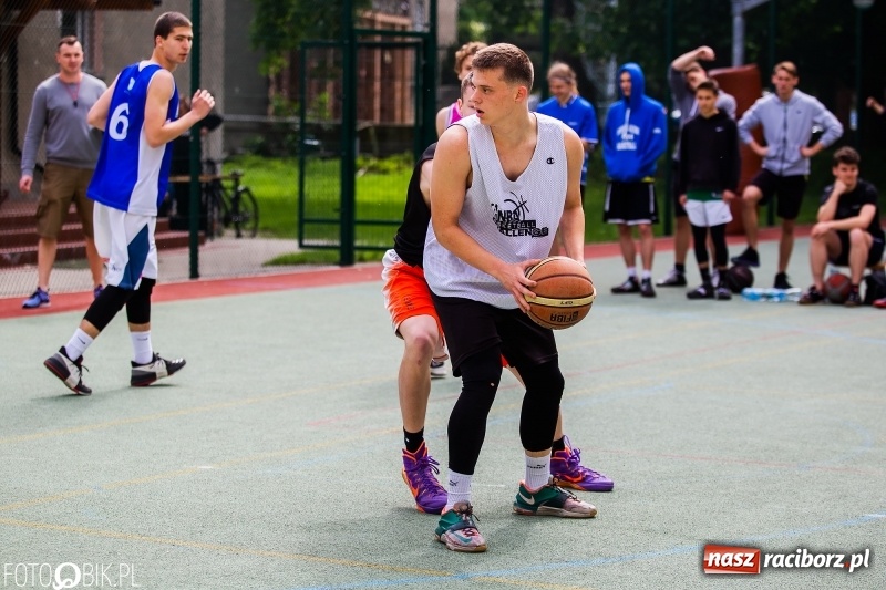 Zdjęcie w galerii na portalu naszraciborz.pl: W Ekonomiku rywalizowali w rozgrywkach streetballa wiadomości z regionu