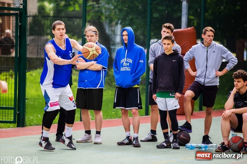 Zdjęcie w galerii na portalu naszraciborz.pl: W Ekonomiku rywalizowali w rozgrywkach streetballa wiadomości z regionu