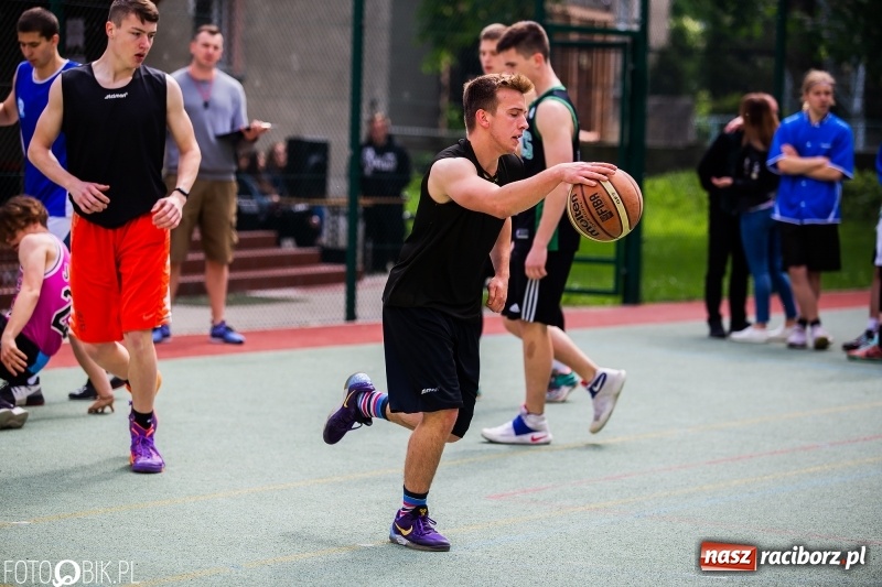 Zdjęcie w galerii na portalu naszraciborz.pl: W Ekonomiku rywalizowali w rozgrywkach streetballa wiadomości z regionu