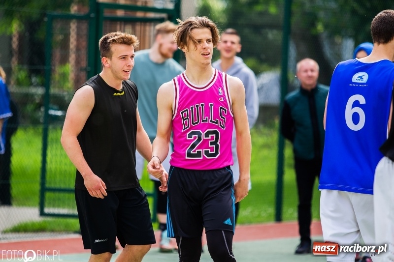 Zdjęcie w galerii na portalu naszraciborz.pl: W Ekonomiku rywalizowali w rozgrywkach streetballa wiadomości z regionu