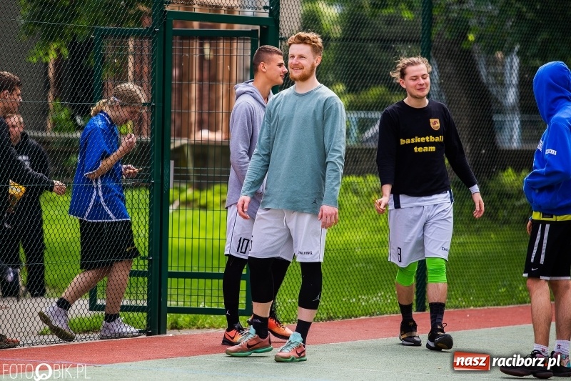 Zdjęcie w galerii na portalu naszraciborz.pl: W Ekonomiku rywalizowali w rozgrywkach streetballa wiadomości z regionu