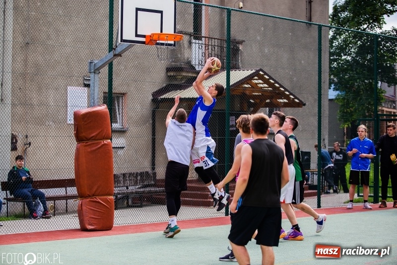 Zdjęcie w galerii na portalu naszraciborz.pl: W Ekonomiku rywalizowali w rozgrywkach streetballa wiadomości z regionu