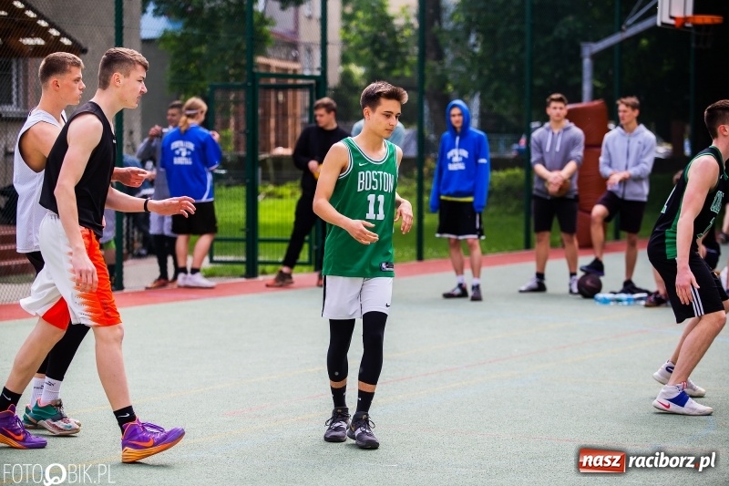 Zdjęcie w galerii na portalu naszraciborz.pl: W Ekonomiku rywalizowali w rozgrywkach streetballa wiadomości z regionu