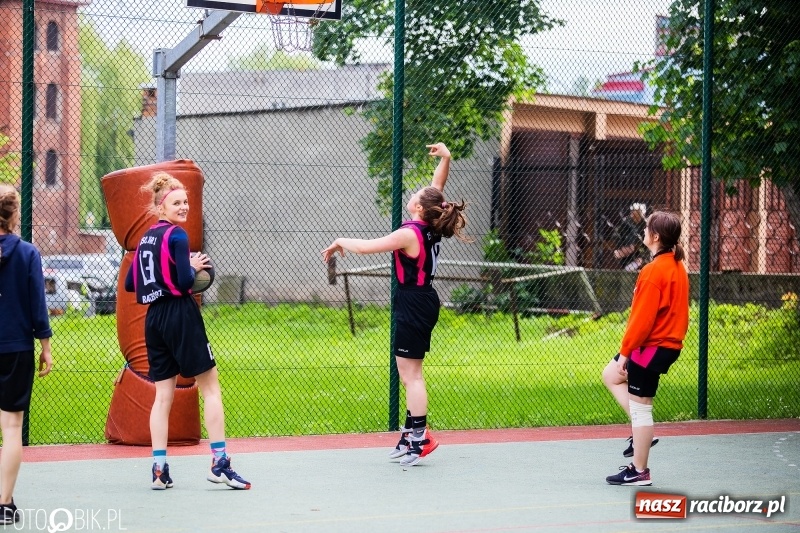 Zdjęcie w galerii na portalu naszraciborz.pl: W Ekonomiku rywalizowali w rozgrywkach streetballa wiadomości z regionu