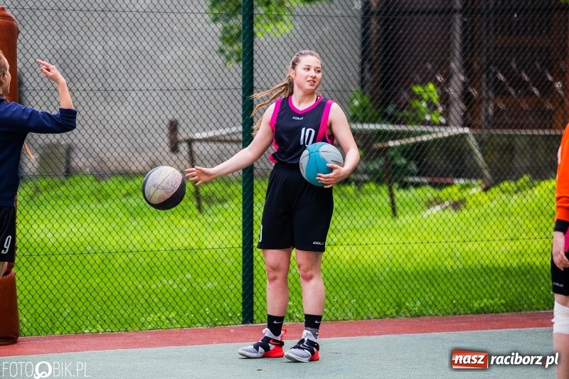 Zdjęcie w galerii na portalu naszraciborz.pl: W Ekonomiku rywalizowali w rozgrywkach streetballa wiadomości z regionu
