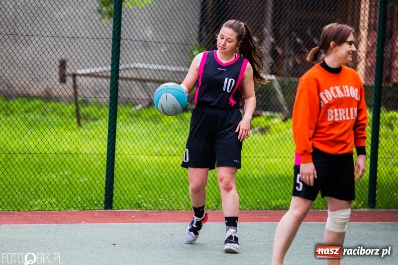 Zdjęcie w galerii na portalu naszraciborz.pl: W Ekonomiku rywalizowali w rozgrywkach streetballa wiadomości z regionu