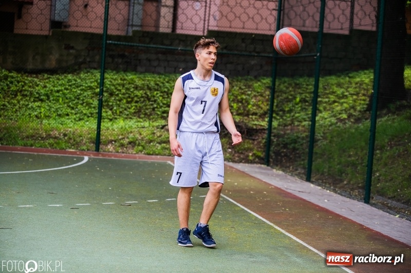 Zdjęcie w galerii na portalu naszraciborz.pl: W Ekonomiku rywalizowali w rozgrywkach streetballa wiadomości z regionu