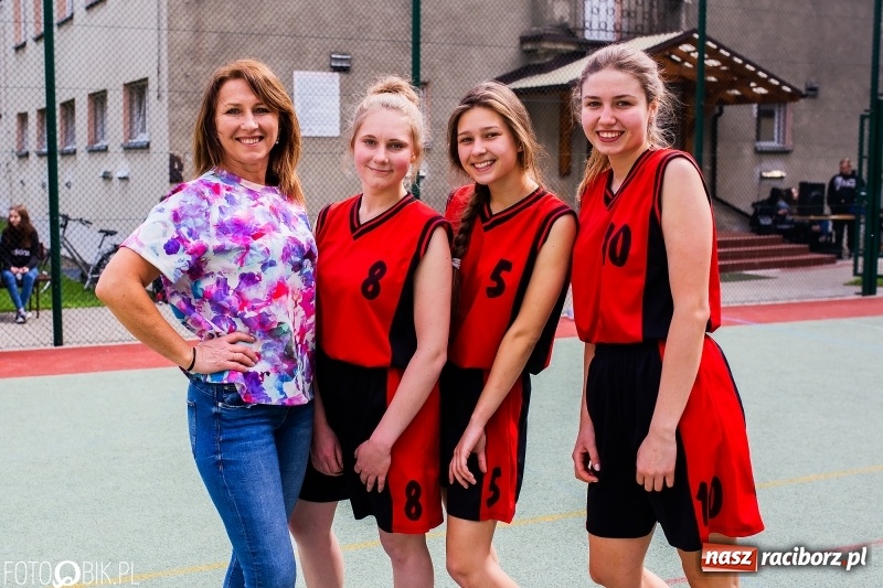 Zdjęcie w galerii na portalu naszraciborz.pl: W Ekonomiku rywalizowali w rozgrywkach streetballa wiadomości z regionu