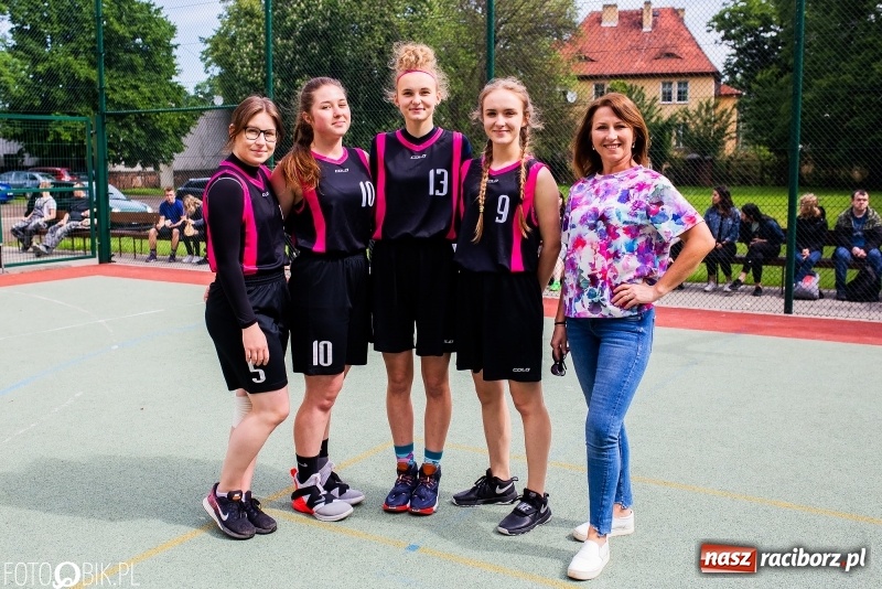 Zdjęcie w galerii na portalu naszraciborz.pl: W Ekonomiku rywalizowali w rozgrywkach streetballa wiadomości z regionu