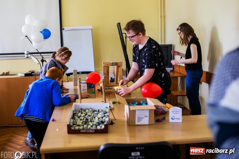 Zdjęcie w galerii na portalu naszraciborz.pl: Fascynujący świat techniki. Dzień Dziecka w PWSZ  wiadomości z regionu