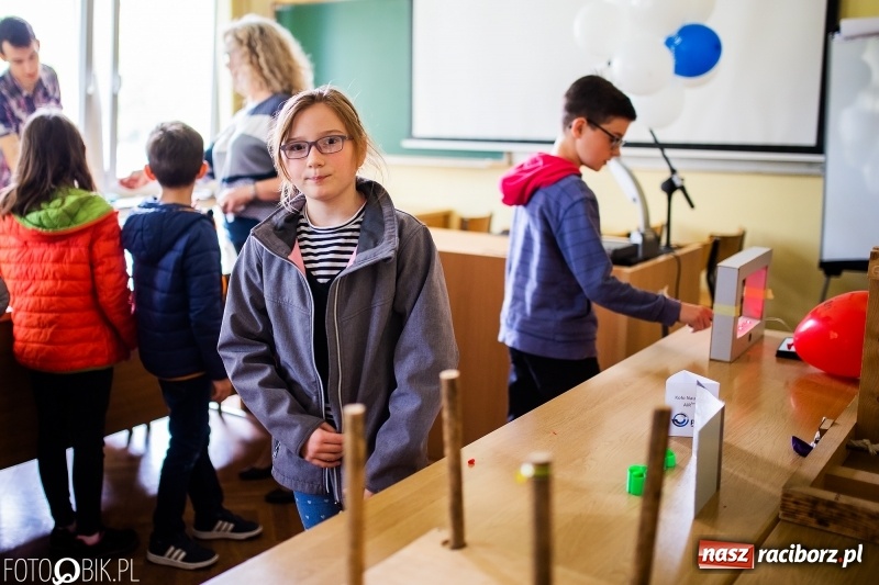 Zdjęcie w galerii na portalu naszraciborz.pl: Fascynujący świat techniki. Dzień Dziecka w PWSZ  wiadomości z regionu