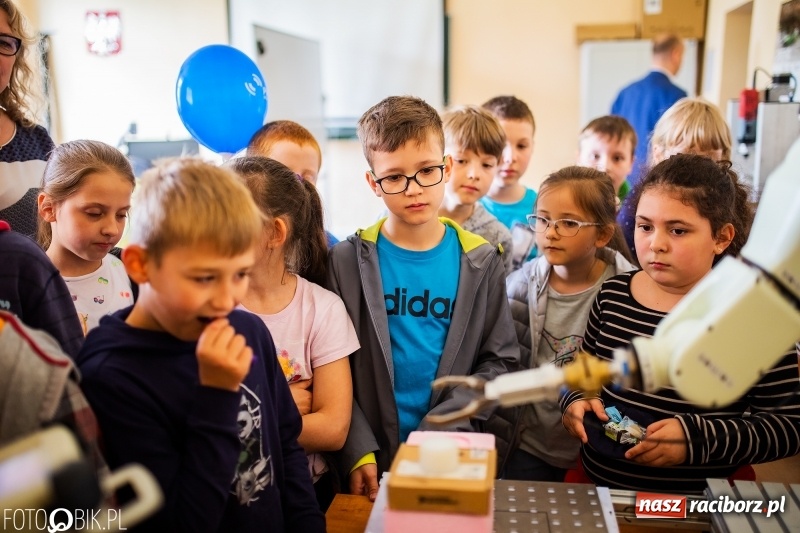 Zdjęcie w galerii na portalu naszraciborz.pl: Fascynujący świat techniki. Dzień Dziecka w PWSZ  wiadomości z regionu