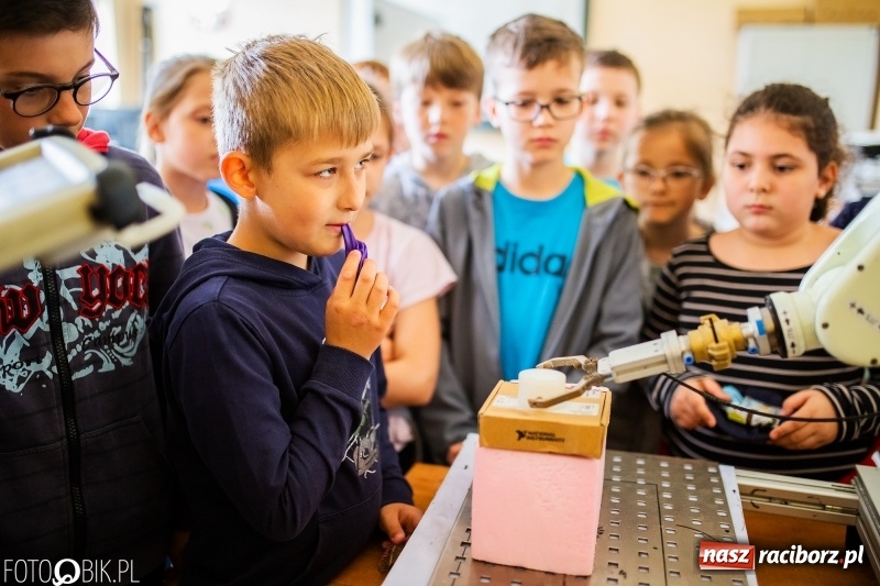 Zdjęcie w galerii na portalu naszraciborz.pl: Fascynujący świat techniki. Dzień Dziecka w PWSZ  wiadomości z regionu
