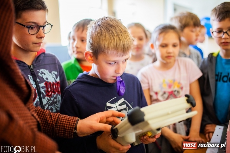 Zdjęcie w galerii na portalu naszraciborz.pl: Fascynujący świat techniki. Dzień Dziecka w PWSZ  wiadomości z regionu