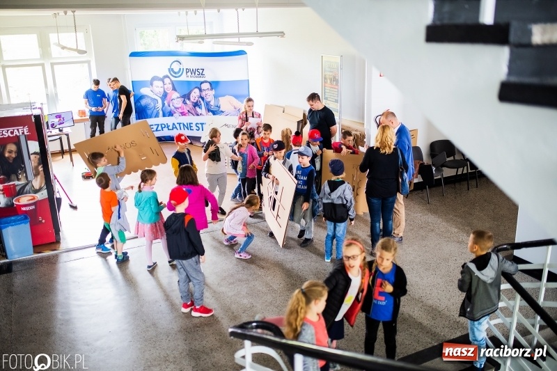 Zdjęcie w galerii na portalu naszraciborz.pl: Fascynujący świat techniki. Dzień Dziecka w PWSZ  wiadomości z regionu