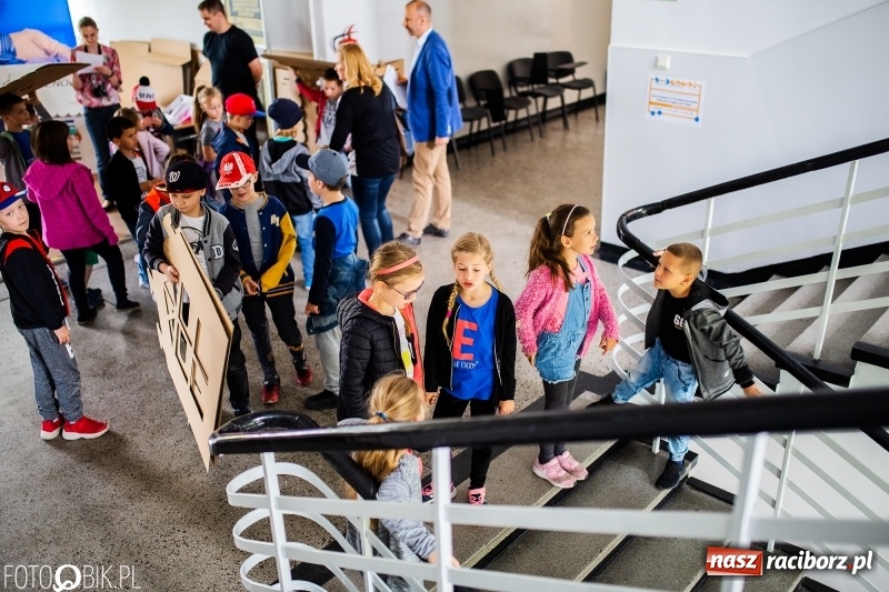 Zdjęcie w galerii na portalu naszraciborz.pl: Fascynujący świat techniki. Dzień Dziecka w PWSZ  wiadomości z regionu