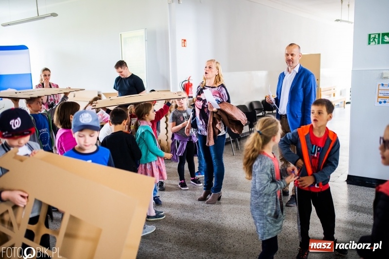 Zdjęcie w galerii na portalu naszraciborz.pl: Fascynujący świat techniki. Dzień Dziecka w PWSZ  wiadomości z regionu