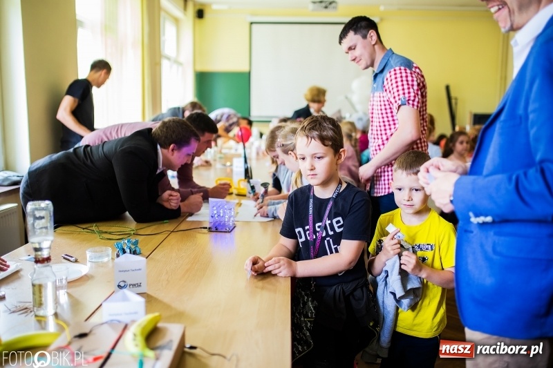 Zdjęcie w galerii na portalu naszraciborz.pl: Fascynujący świat techniki. Dzień Dziecka w PWSZ  wiadomości z regionu