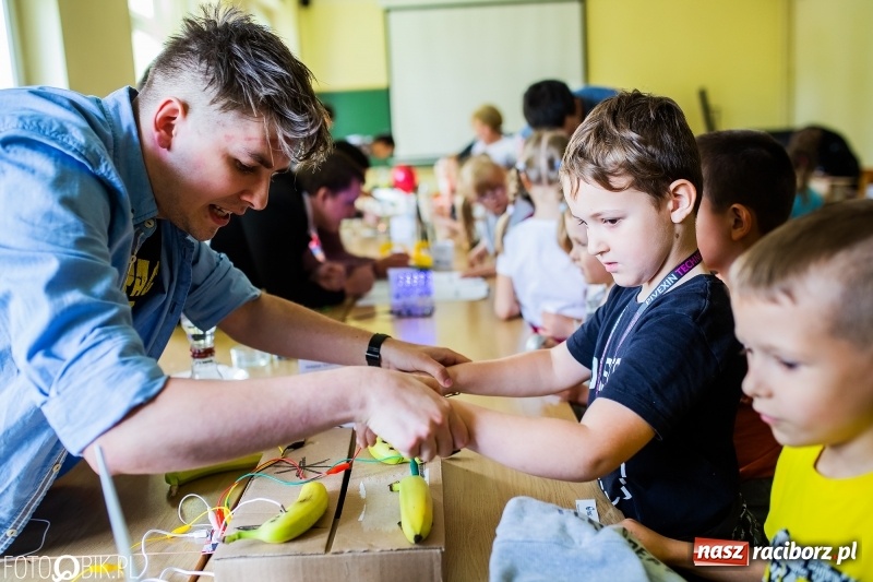 Zdjęcie w galerii na portalu naszraciborz.pl: Fascynujący świat techniki. Dzień Dziecka w PWSZ  wiadomości z regionu