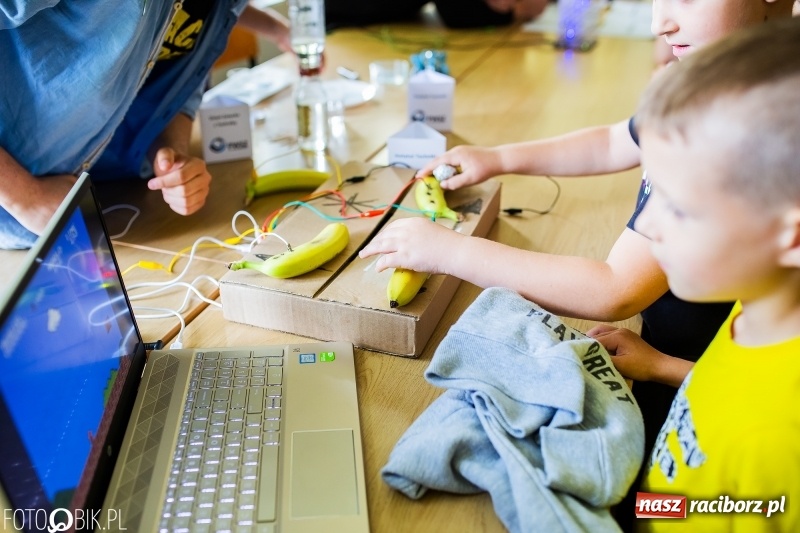 Zdjęcie w galerii na portalu naszraciborz.pl: Fascynujący świat techniki. Dzień Dziecka w PWSZ  wiadomości z regionu