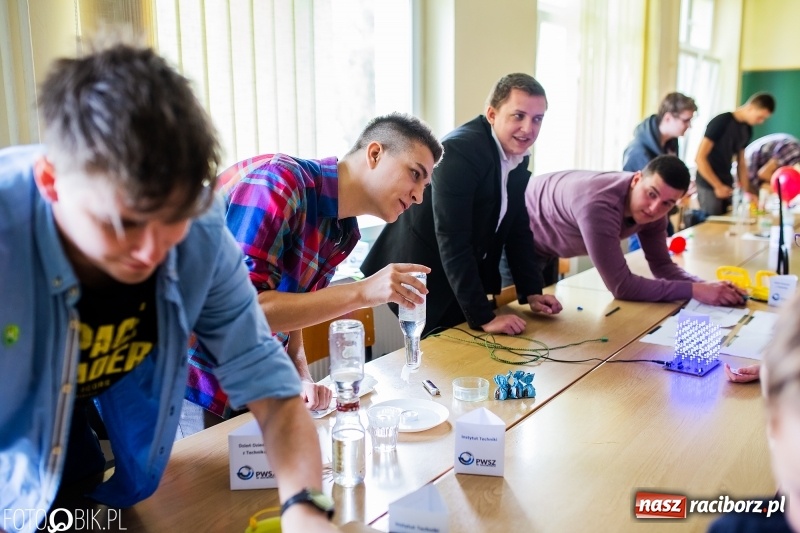 Zdjęcie w galerii na portalu naszraciborz.pl: Fascynujący świat techniki. Dzień Dziecka w PWSZ  wiadomości z regionu