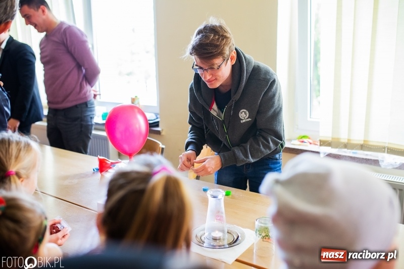 Zdjęcie w galerii na portalu naszraciborz.pl: Fascynujący świat techniki. Dzień Dziecka w PWSZ  wiadomości z regionu