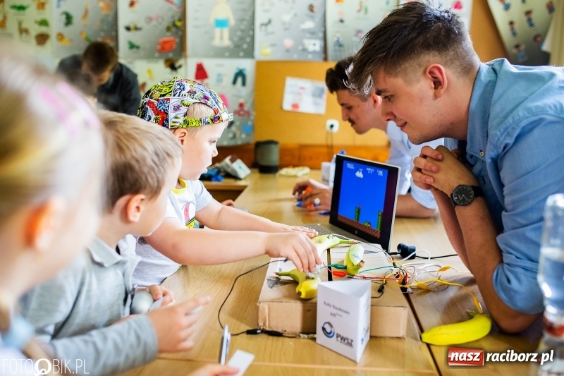 Zdjęcie w galerii na portalu naszraciborz.pl: Fascynujący świat techniki. Dzień Dziecka w PWSZ  wiadomości z regionu