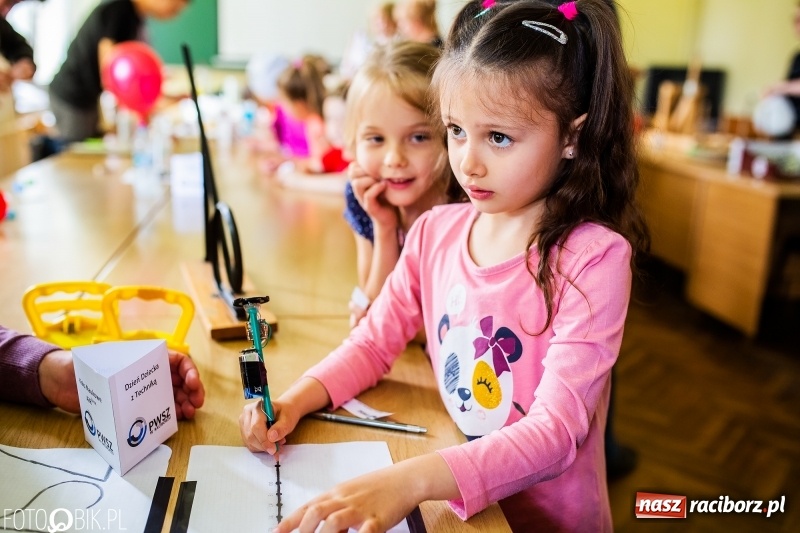 Zdjęcie w galerii na portalu naszraciborz.pl: Fascynujący świat techniki. Dzień Dziecka w PWSZ  wiadomości z regionu